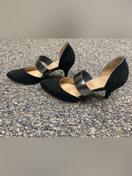 Shoes - Women’s Black Pointed-Toe Kitten Heel Pumps with Metallic Strap